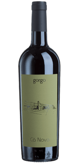 Gorgo Cà Nova Rosso Veronese is een toegankelijke wijn die ontstaat uit een ongewone blend van de Merlot en Corvina druif. Deze combinatie resulteert in een wijn met een zijdezachte structuur, elegantie en vlezigheid van de Merlot, gecombineerd met de kracht, strengheid en pit van de Corvina.