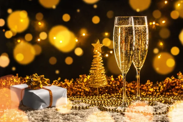 Glazen mousserende wijn tijdens de feestdagen