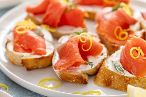 Gerookte zalm op toast