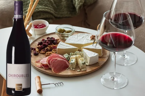 Kaasplank met Chiroubles van Domaine Lafarge Vial