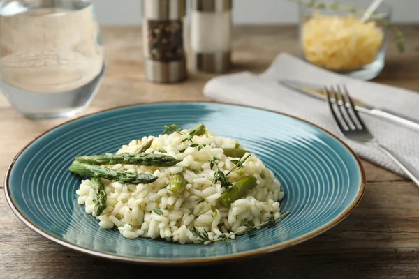Risotto met groene asperges en kruiden