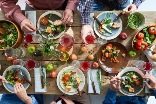 Samen genieten van eten en wijn
